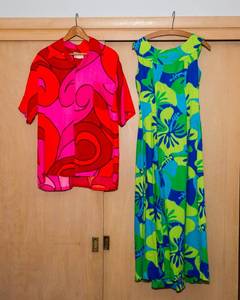 lot 42 image: Vintage Hawaiian Dress & Button-Up Shirt  1960s70s