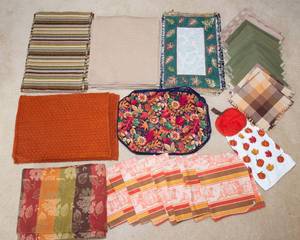 lot 64 image: 5 Sets of Placemats