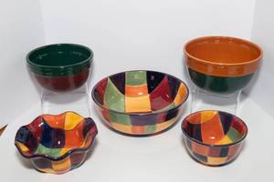lot 65 image: Tabletops Gallery Caracas Bowls Set  Vintage Serveware Set