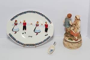 lot 68 image: Figgjo Flint Mid-Century Platter, Ceramic Dutch Spoon & Vintage Music Box