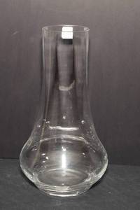 lot 89 image: Large Handmade in Poland Glass Vase - 18 T