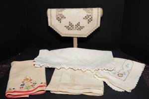 lot 91 image: Vintage Embroidered Linens
