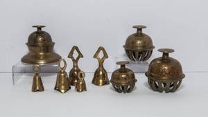 lot 98 image: Variety of Vintage Brass Bells
