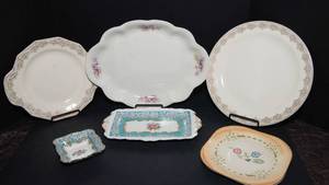 lot 105 image: VintageAntique Floral Plates