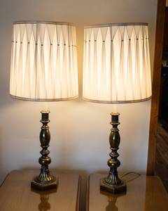 lot 116 image: Set of 2 Large Vintage Brass Lamps