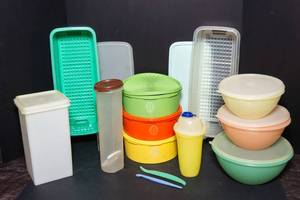 lot 117 image: Collection of Vintage Tupperware