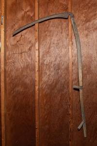 lot 136 image: Vintage Hand-Held Scythe