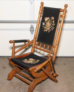 lot 140 image: Antique Rocking Chair