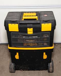 lot 134 image: Rolling Mastercraft Tool Case with Contents