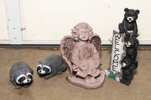 lot 145 image: Outdoor Lawn Figurines