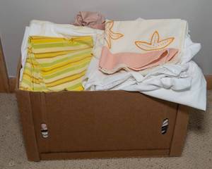 lot 200 image: Variety of Vintage Sheets