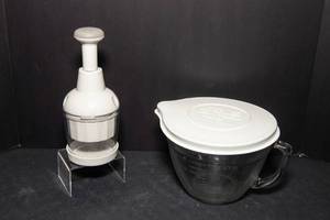 lot 219 image: Pampered Chef Measuring Cup & Food Chopper