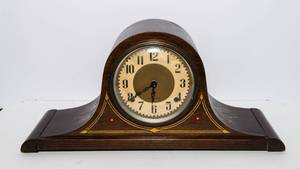 lot 10 image: Vintage Plymouth Mantel Clock  Handpainted