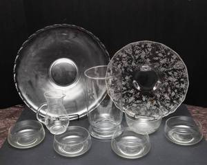 lot 222 image: Variety of Etched Glass Pieces