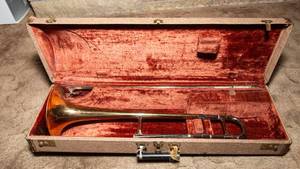 lot 7 image: Vintage Olds Trombone with Case