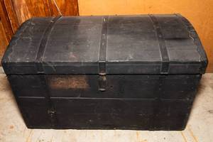 lot 2 image: Antique Immigrant Trunk  New Prague, Minnesota