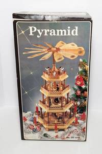 lot 238 image: Vintage Wooden Christmas Pyramid Carousel - 22
