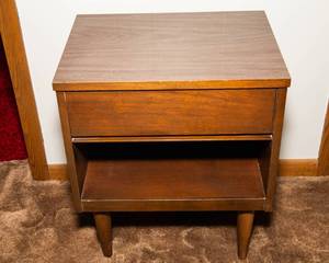 lot 236 image: MCM End Table with Formica Top