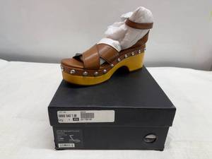 lot 2 image: MM. Size 7.5 Coach Astor Semi Matte Calf Saddle