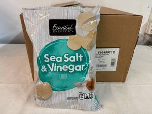 lot 41 image: MM. 8x 9oz Sea Salt & Vinegar Chips