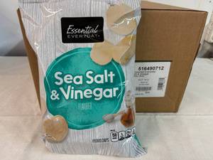 lot 42 image: EE. 4x 50ct Totinos Pizza Rolls-Buffalo Chicken