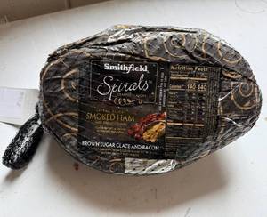 lot 62 image: DD. 8.55lb Smithfield Spirals Smoked Ham-Brown Sugar Glaze & Bacon Packet