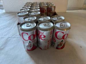 lot 339 image: SSS. 24x 7.5oz Diet Coke