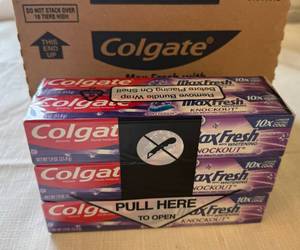 lot 125 image: SSS. 18x 1.9oz Colgate MaxFresh w Whightening Knockout