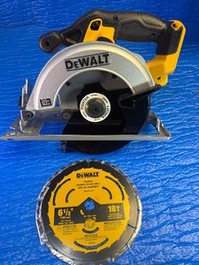 Brand New - DEWALT 20V MAX 6-12 in. Cordless Circular Saw. Model, DCS393