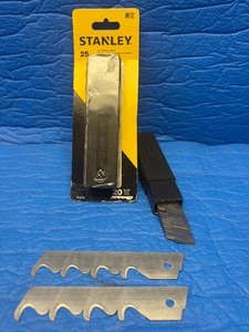New and with bonus blades -STANLEY FATMAX� SNAP OFF BLADE 25MM