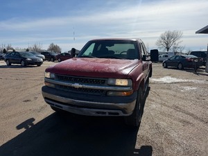 lot 18 image: 2000 Chevrolet Silverado 2500