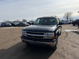 lot 14 image: 2004 Chevrolet Suburban