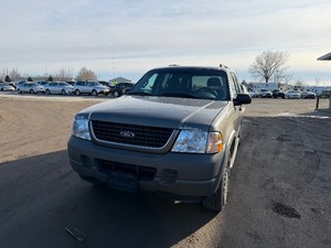 lot 21 image: 2002 Ford Explorer