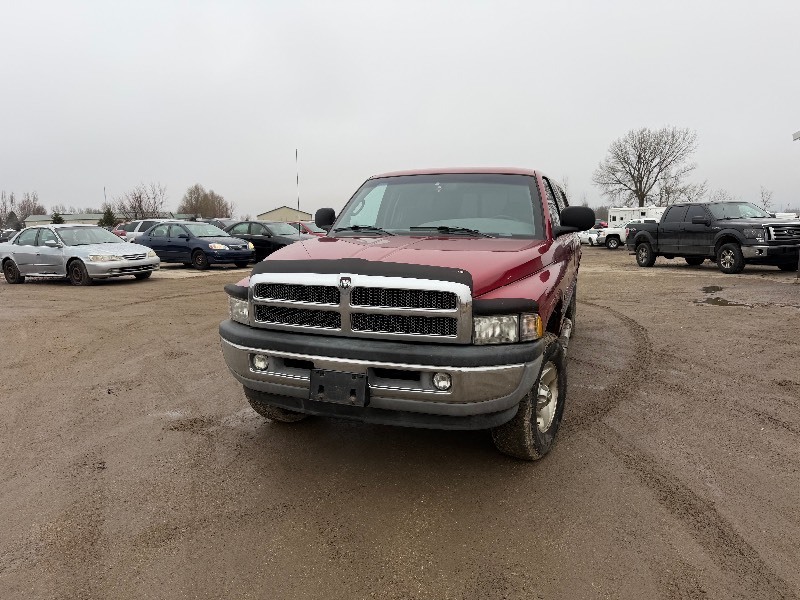 lot 19 image: 1999 Dodge Ram 1500