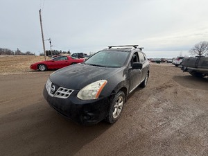 lot 10 image: 2011 NISSAN ROGUE