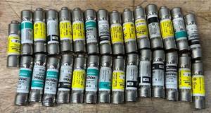 lot 11 image: Fuse lot of 29