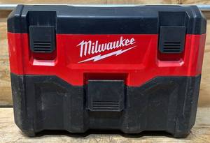 lot 42 image: Milwaukee 2 Gallon WetDry Vacuum Cat No. 0880-20