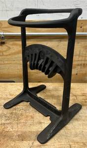 lot 89 image: Kindling Cracker King Firewood Kindling Splitter, XL #118995 Msrp $109.99