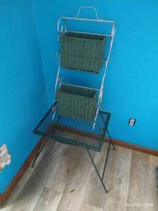 Metal Table & Basket Rack
