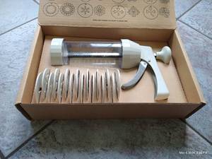 Pampered Chef Cookie Press - New