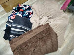 (4) Nice Blankets