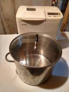 Large Stock Pot & Breadmaker