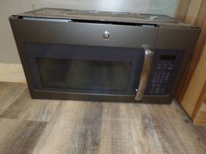 lot 12 image: Under Cabinet Microwave GE