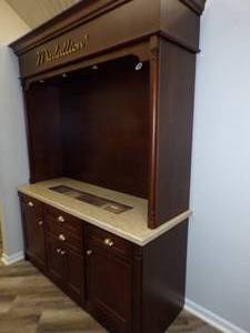 lot 17 image: Medallion Cabinet