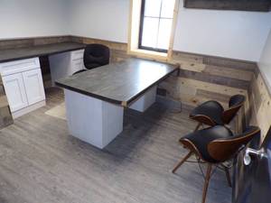 lot 90 image: Blue Office Contains ONLY