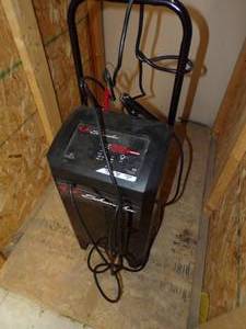 lot 104 image: Schumacher Battery Charger