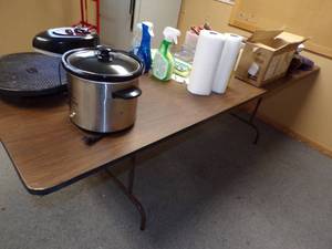 lot 110 image: 8 Brown Folding Table