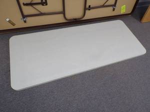 lot 125 image: 6 Folding Table