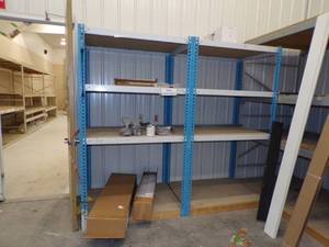 lot 131 image: Blue Pallet Racking w Shelves