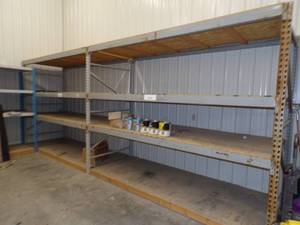 lot 132 image: Grey Pallet Racking w Shelves